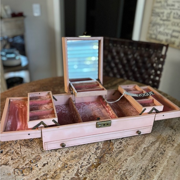 Jewelry Box “AS SEEN IN VOGUE” - Picture 10 of 16